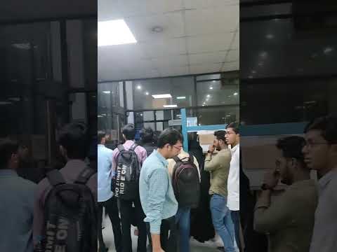 মেশিন দেখতে দেখতে ক্লান্ত সবাই