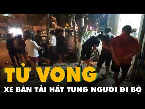 Video Sau va chạm với xe máy, xe bán tải lao lên vỉa hè hất... - youtube