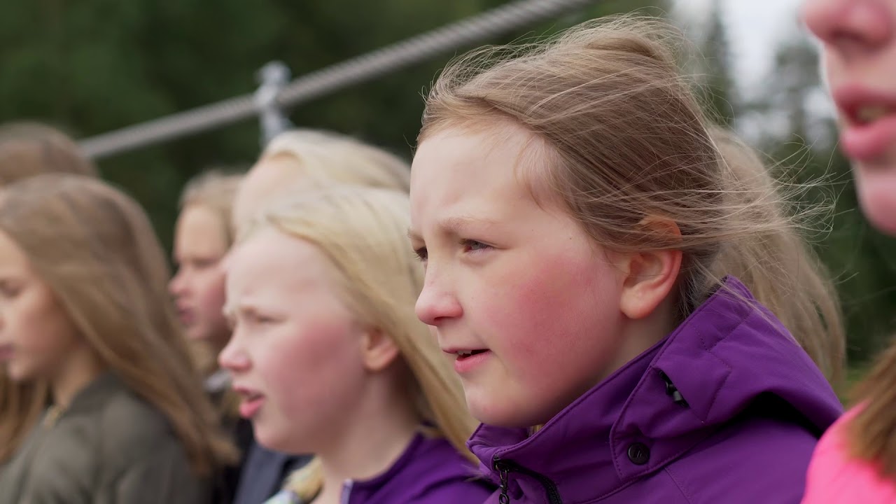 Paavolan koulu esittää: Kymmenen virran maa
