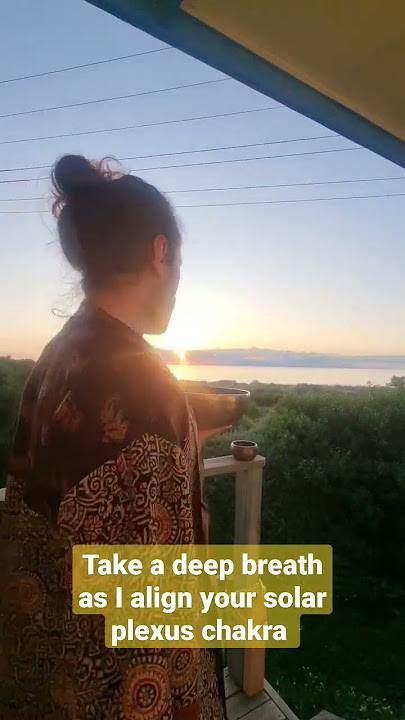 Aliginging your solar plexus chakra 🌼 💛 #healing #solarplexus #singingbowl