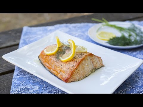 Vidéo: Recette De Saumon Sur Planche De Cèdre Fraîche, Facile Et Délicieuse