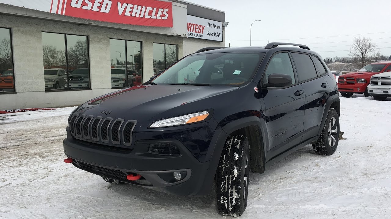 15 Jeep Cherokee Trailhawk True Blue Pearl Courtesy Chrysler Youtube