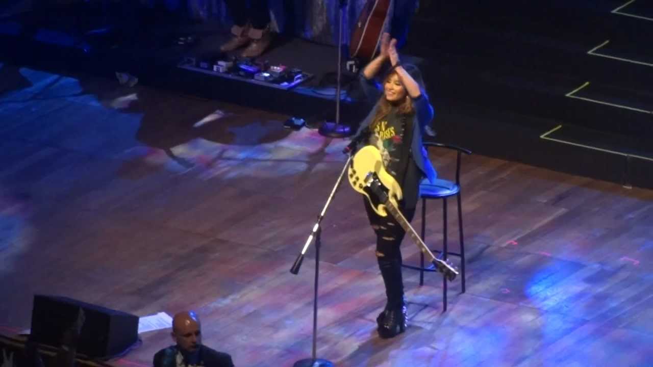 Demi Lovato - Catch Me + Don't Forget (São Paulo - 30/04/12) - HD