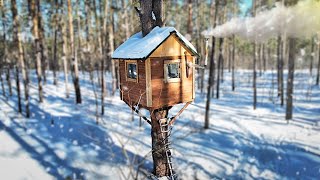 I Built A Cozy TREE HOUSE And I live ln lt COVERED WITH SNOW