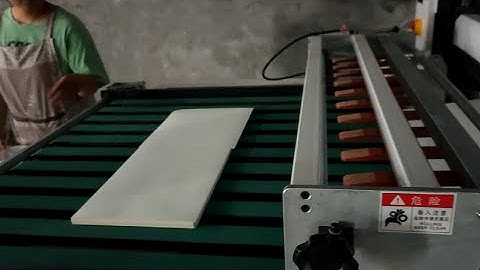 Art Paper Roll To Sheets Cutting Slitting Machine With Two Rolls Feeding Stands And Conveyor Belt
