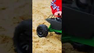 Los Niños Montan En Un Monster Truck | Los Niños Juegan A Fingir ⛑ Kidibli #Shorts