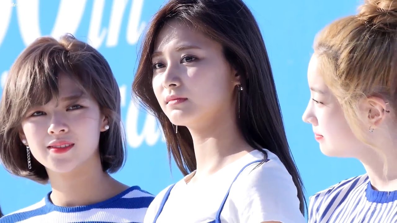 170514 트와이스 (TWICE) [쯔위] Tzuyu Focus 직캠 Fancam (포카리스웨트30주년 블루런 서울대공원) by Mera