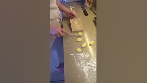 Making gnocchi using a gnocchi board