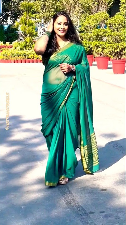 Indian hot aunty looking fabulous in green saree #shorts #saree #viral #reels #trending #sareereels