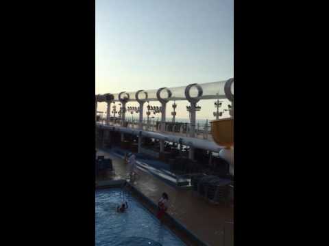 Wideo: AquaDuck Water Coaster na statku wycieczkowym Disney Dream