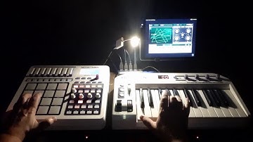 iPad com MIDI controllers Jam 11 HQ (Zé Osório)