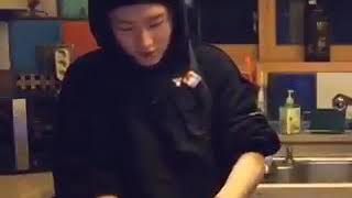 what kihyun did in the cooking vlive😂