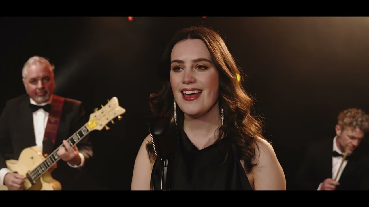 (Falling in love) The Billionaires boek je natuurlijk bij bandshopper.nl