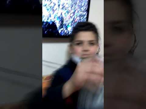 طفل يقلد الطفل الفلسطيني يحيى اولاد بلادي