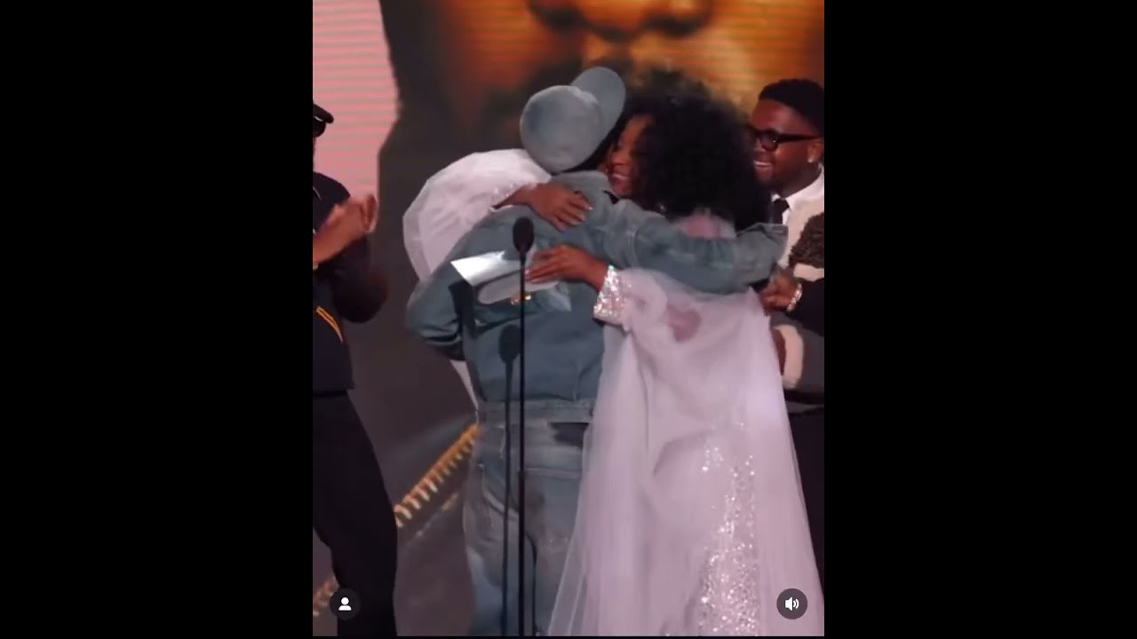 Kendrick Lamar Bowed Down To Diana Ross As She Presented Him With Song Of The Year At Grammys