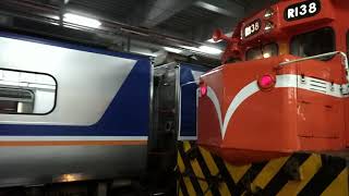 末班6902次行包列車七堵站更換本務R138(完整連結畫面)
