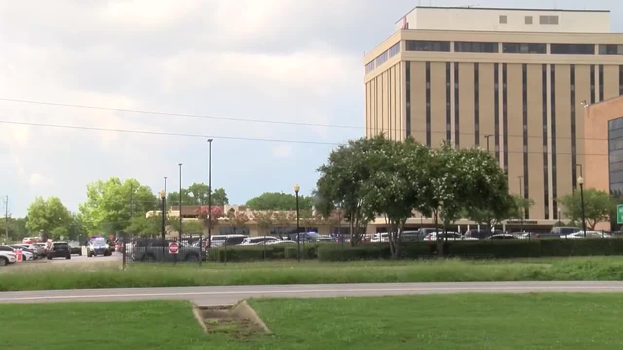 Man shot in Montgomery hospital parking lot - YouTube