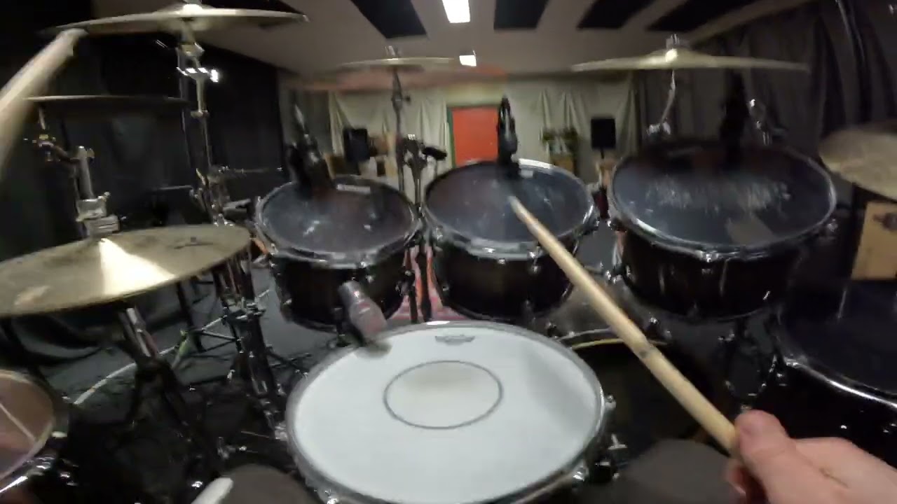 Mammoth-Right? RUMPUKOVERI