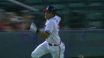 MIL@ATL: Smith lines a RBI triple to right field