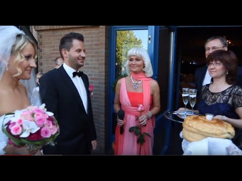 Video: Wie Die Tradition Entstand, Gäste Mit Brot Und Salz Zu Empfangen