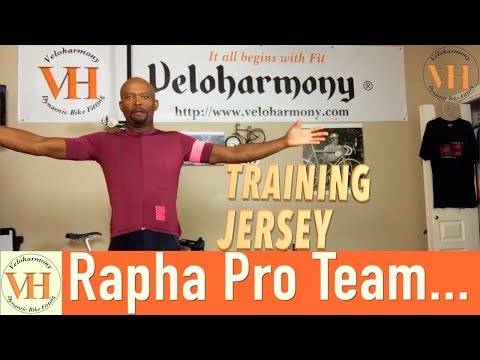 Vídeo: Revisão da Jaqueta de Treinamento Rapha Pro Team