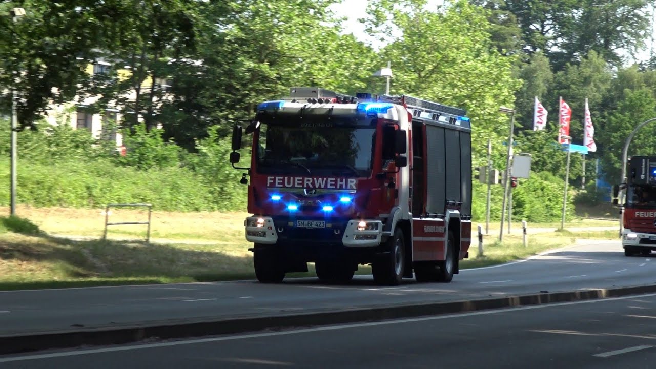 Feuerwehr, Polizei und Rettungsdienst auf Einsatzfahrt in Schwerin Teil 1