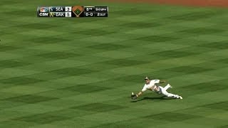 Fuld makes an amazing diving catch in right