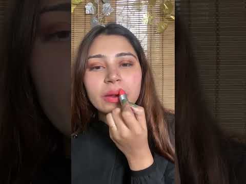 Video: Lakme RM 12 obogaćuje mat crnilo za usne
