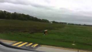 Plane landing on Evansville airport