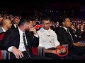 لحظة سخرية كريستيانو رونالدو من ميسي اثناء حفل تتويج فان دايك بجائزة افضل لاعب في اوروبا 2019