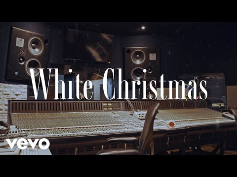 Scotty McCreery - White Christmas (Lyric Video)