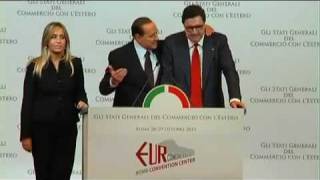 Berlusconi e le "storielle" da raccontare all'estero.