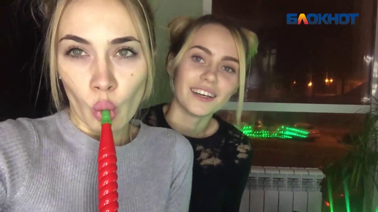 Трахнул блондинку в машине
