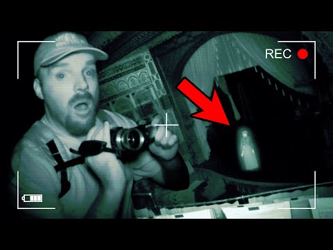 Freaky Night Alone In A Haunted Theater 