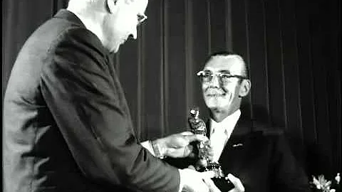 Uitreiking Oscar aan Charles Huguenot van der Linden