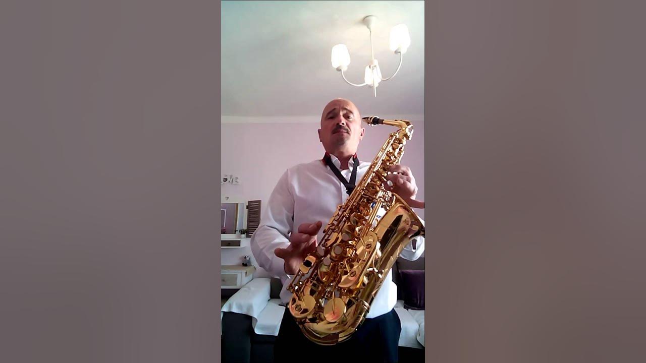 Саксофонист на белом фоне. Партитура духового оркестра. Глазунов концерт для саксофона с оркестром ноты. Марш саксофоном. Марш саксофоном.