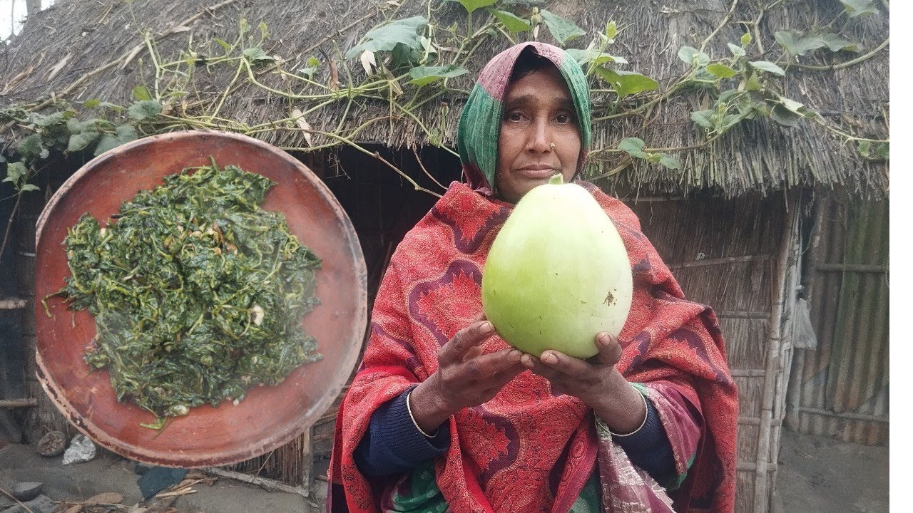 বউ শাশু‌ড়ি মি‌লে সকাল বেলা মা‌টির চুলায় দে‌শি লাউ দি‌য়ে মাছ রান্না