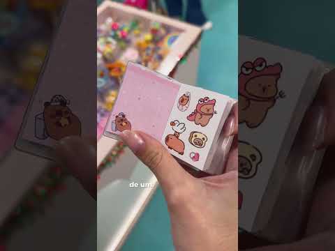 mini livro + mini adesivos + mini capivaras =como não amar???