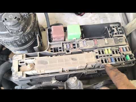 Location of hazard light fuse, location of turn signal fuse for Toyota Hilux, turn signal fuse lo...