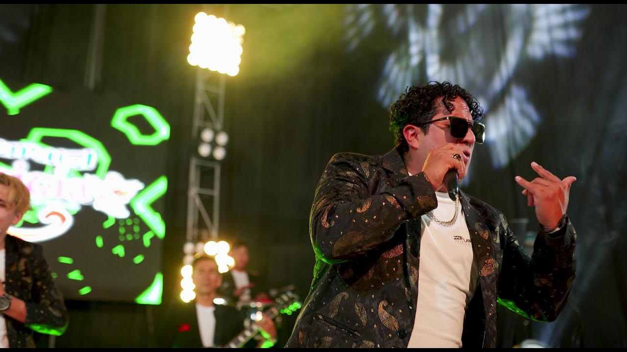 Sensual Karicia - Quiero lavar mis labios con licor