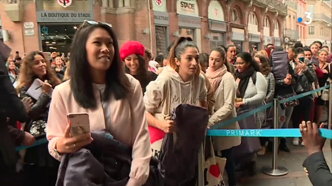 “Primark assassine, Toulouse complice” : des manifestants protestent contre l'ouverture du magasin