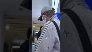 Preview #CHANYEOL has safely arrived in Korea 😍 Welcome home and have a good rest, Chanyeol ~! #exo Preview #CHANYEOL has safely arrived in Korea 😍 Welcome home and have a good rest, Chanyeol ~! #exo