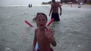 kids_beach_waves.AVI