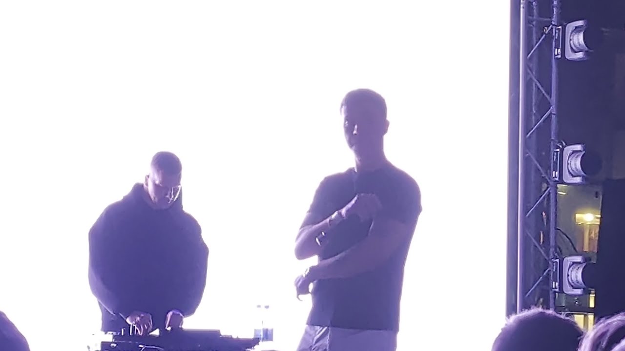 Floni - Svartklæddir - Iceland Airwaves 2025 - Kolaportið - 11-6-2025