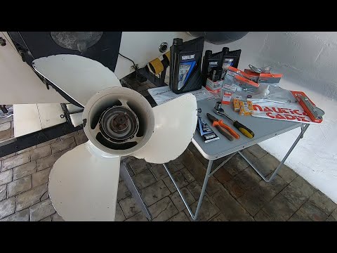 mantenimiento de la hélice de un motor fueraborda