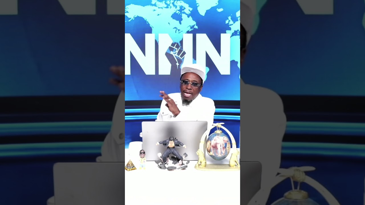 Snipers on pyramids?? 😳 Man turned ancient history into a modern problem 😂 #NNN #news #comedy