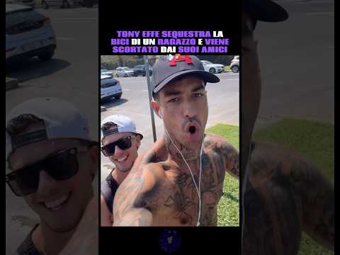 Video Quando pensi di farti un giro in bici tranquillo ma finisci per fare da scorta a Tony Effe