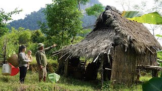 Download Lagu Een vriendelijke man geeft een arme, dakloze alleenstaande moeder een verlaten huis in het bos. MP3