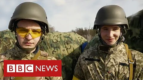 Ukraine’s teenage students prepare to fight the Russian army - BBC News