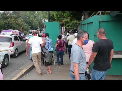 Largas filas en Managua para obtener la segunda dosis de la vacuna contra el COVID-19